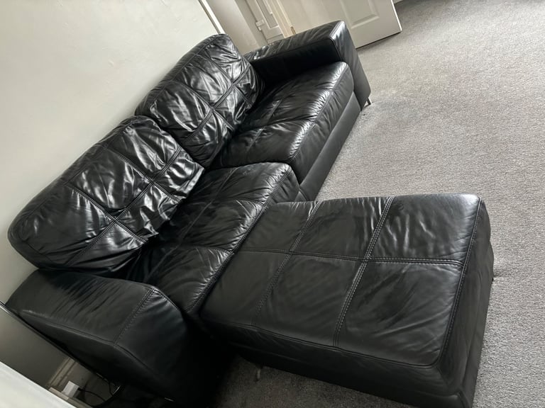 image for Black leather Daytona suite 