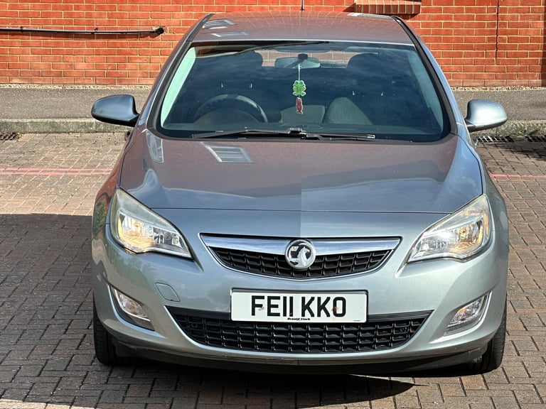 2011 Vauxhall Astra 1.4 16v Exclusiv Euro 5 5dr HATCHBACK Petrol Manual