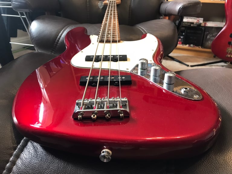 Fender Squier Jazz bass - 4 string, Apple red 2009 model - looks ace 