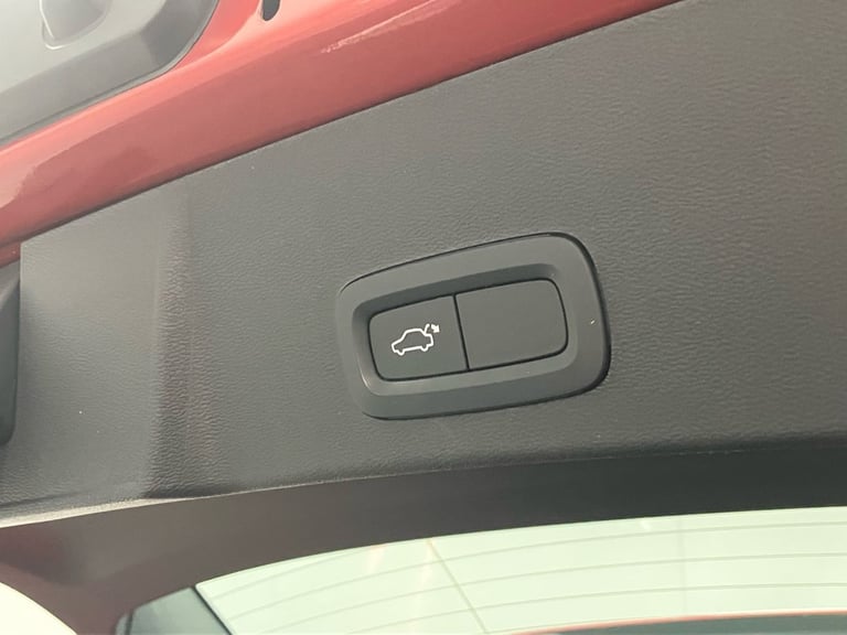 2020 Volvo XC40 2.0 B4P Inscription Pro 5dr Auto Estate Automatic