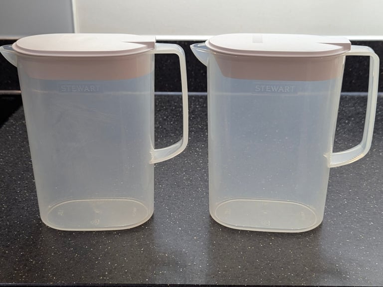 2 STEWART PLASTIC WATER JUICE MILK FRIDGE JUGS PLASTIC LID 1.5 L 20cm H x 19cm L