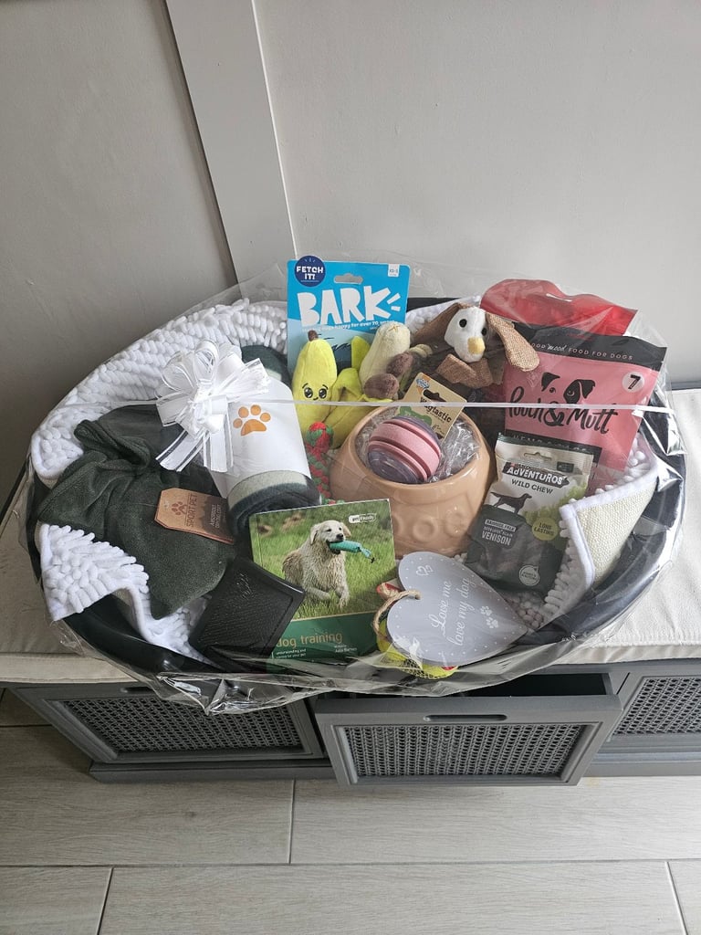 Dog bed and accessories 