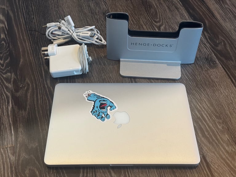 MacBook Pro 13 Retina 2015 + Henge Dock