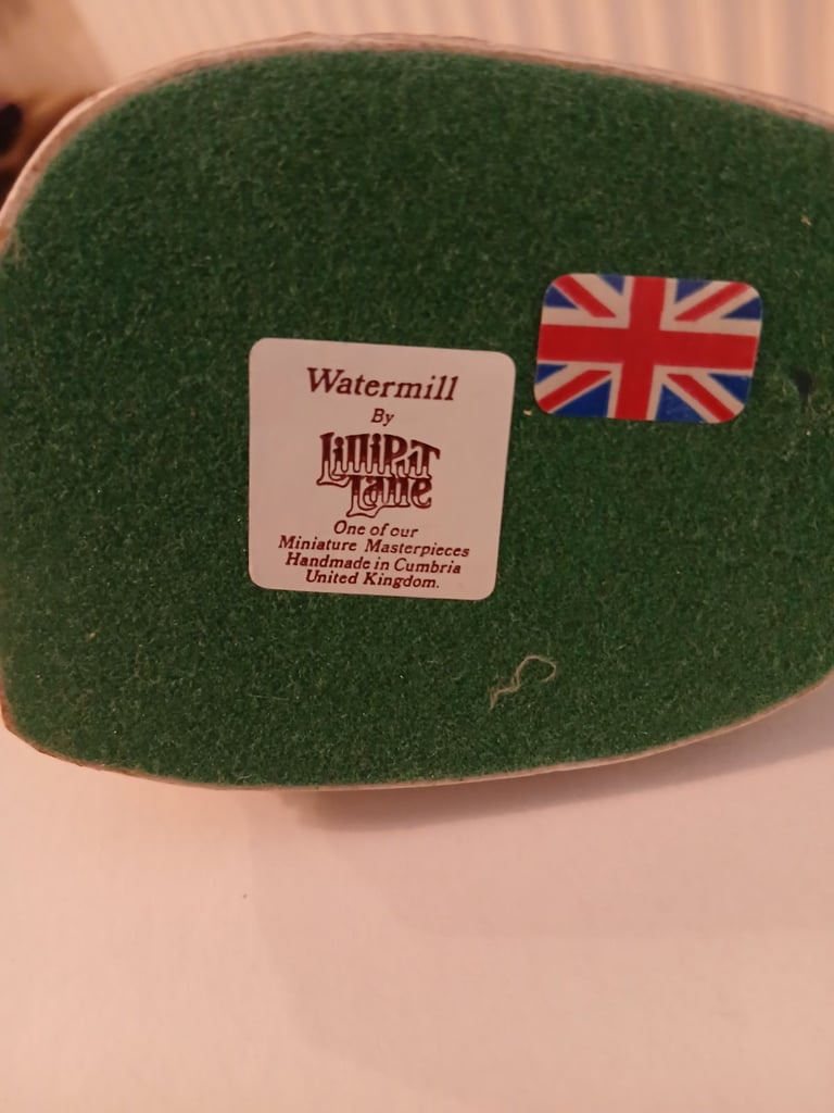 2 Lilliput lane cottages 