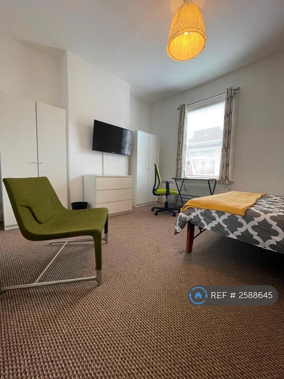 2 bedroom flat in Lower Ford Street, Coventry, CV1 (2 bed) (#2588645)