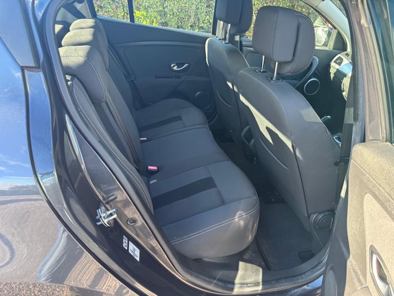 2011 Renault Megane 1.6 16V 110 Dynamique TomTom 5dr HATCHBACK Petrol Manual