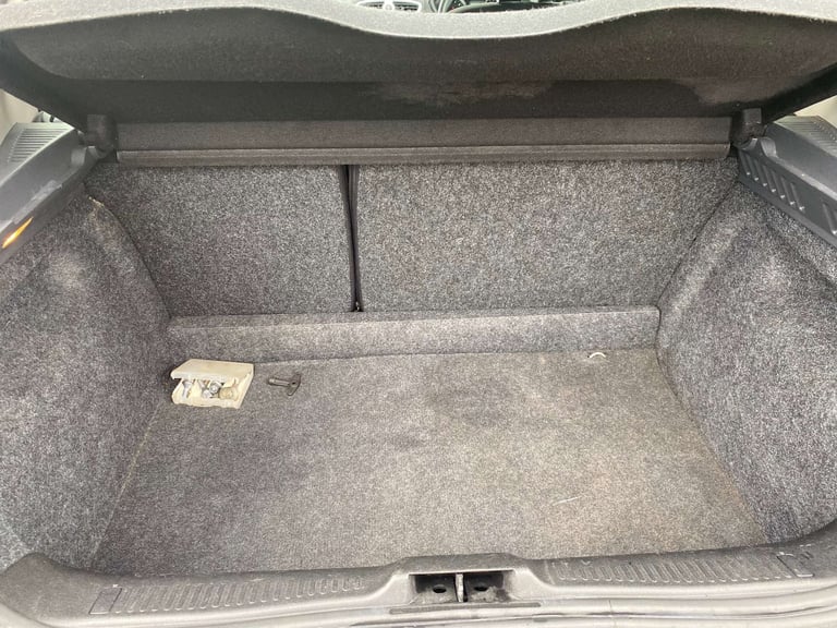 2010 Renault Clio 1.1 Clio Dynamique TomTom 16V 3dr Hatchback Petrol Manual