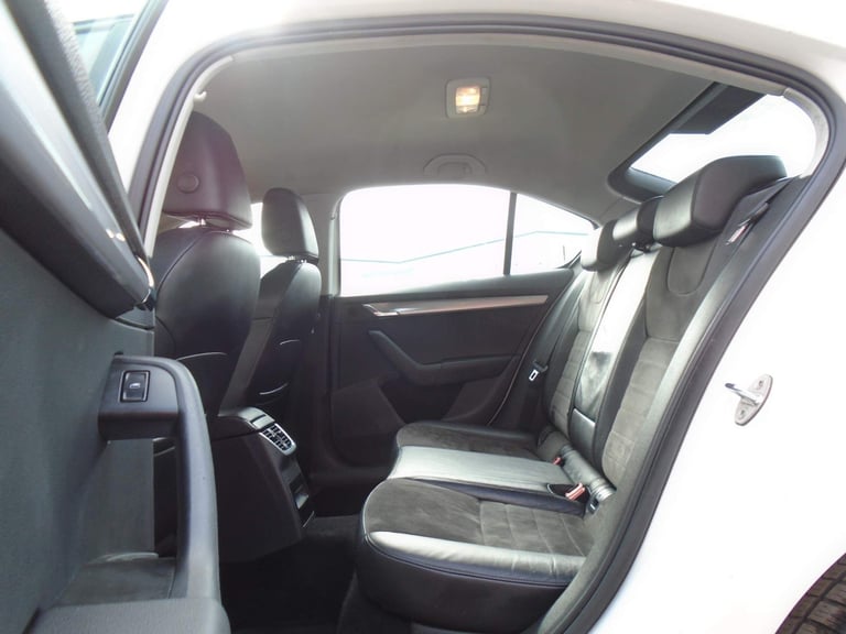 2015 Skoda Octavia 1.6 TDI Elegance Euro 5 (s/s) 5dr Diesel