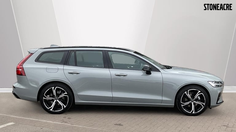 2025 Volvo V60 Plus, B4 Mild hybrid, Petrol, Dark ESTATE Petrol/Electric Hybrid Automatic