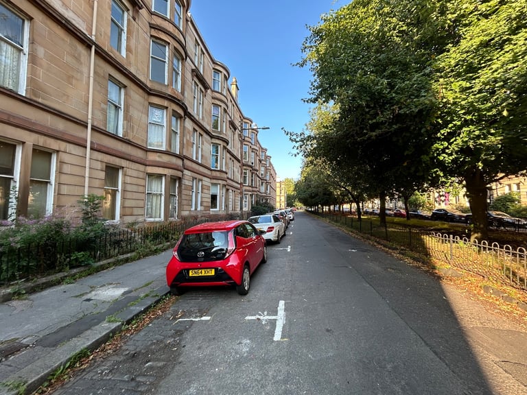 image for 3 bedroom with 2 toilet / shower room flat to let 