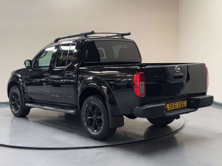 2011 Nissan Navara Double Cab Pick Up Tekna 2.5dCi 190 4WD PICK UP DIESEL Manual