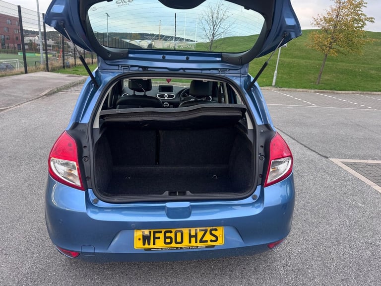 2011 Renault Clio 1.6 VVT Initiale TomTom Auto Euro 5 5dr HATCHBACK Petrol Automatic
