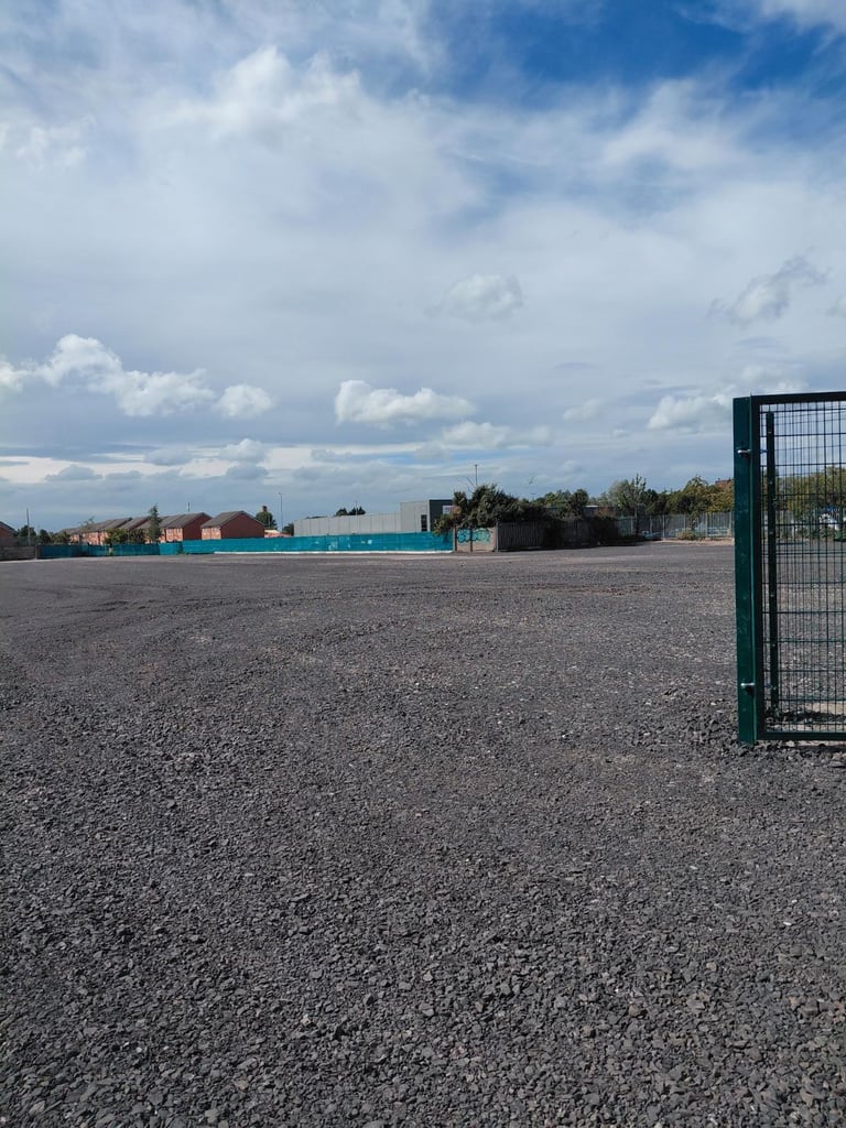 Yards, Land, Compounds or storage to rent 