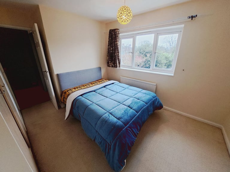 A fully furnished Double bedroom in a shared house 