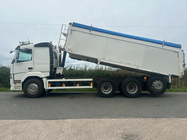 Volvo FM 420 8 X 4 Tridem Sleeper Cabin Alloy Body Tipper