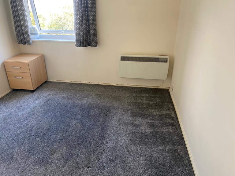 Spacious 1-Bedroom first floor Flat – Excellent Location Between Town Centre & Old Town