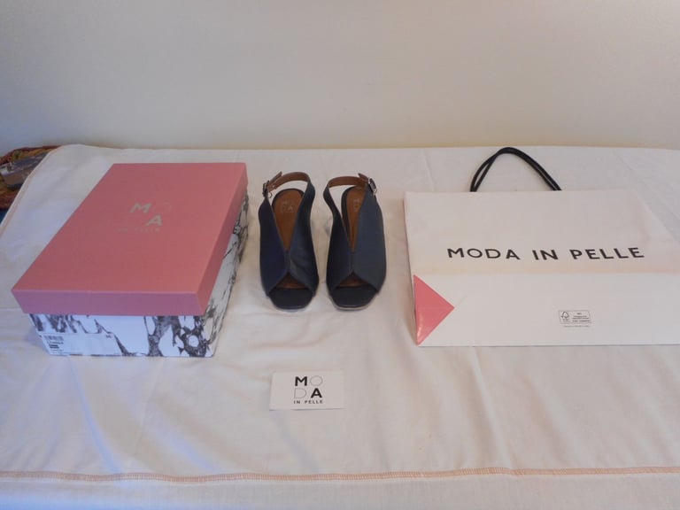  Ladies Shoes -Moda in Pelle sandals 
