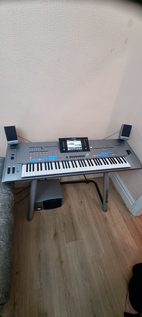 Yamaha Tyros 5  76 key Arranger Keyboard