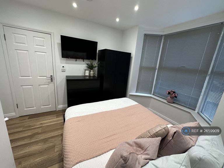 1 bedroom in Buccleuch Street, Kettering, NN16 (#2659909)