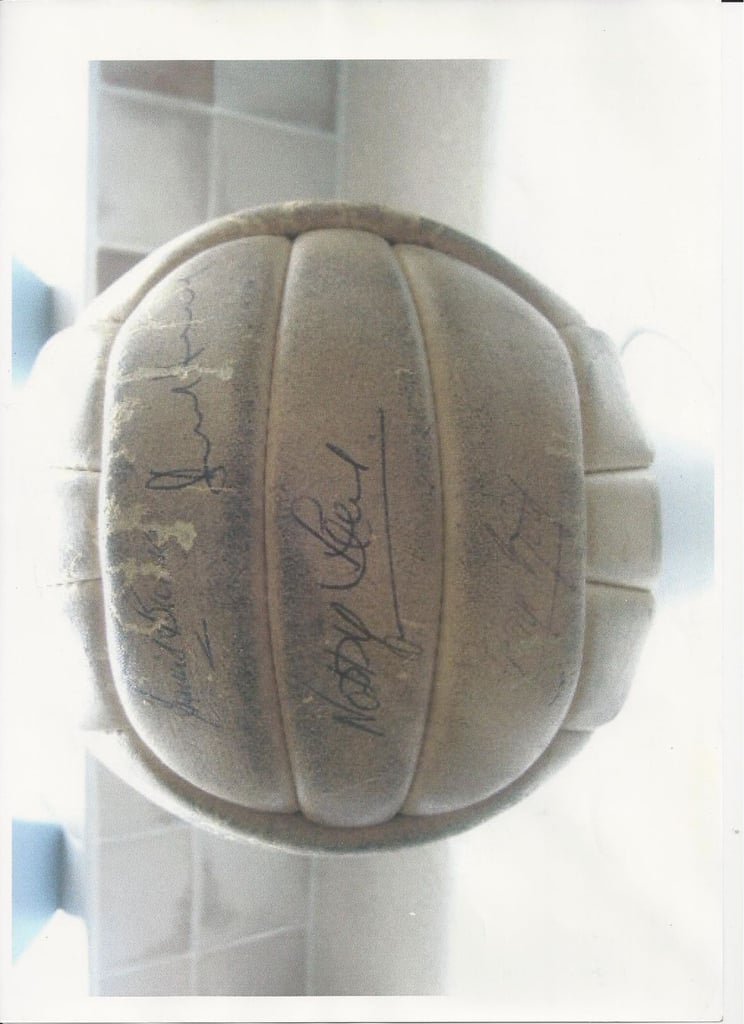 1968 MANCHESTER UNITED BALL