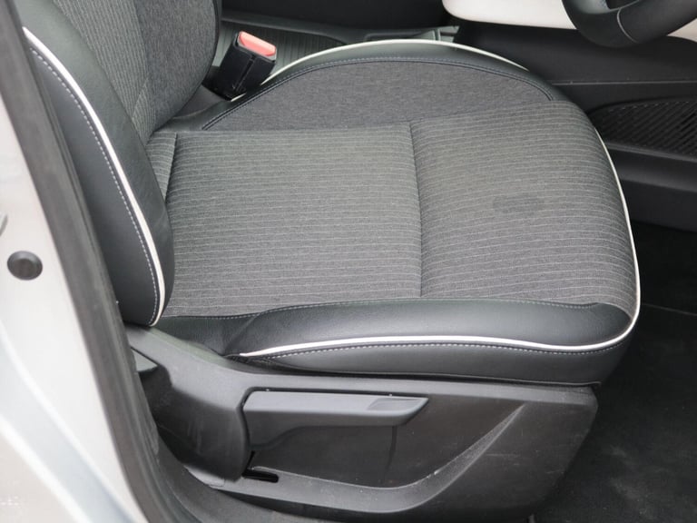 2023 Renault Clio 1.0 TCe Techno Hatchback 5dr Petrol Manual Euro 6 (s/s) (90 ps) HATCHBACK Petro...