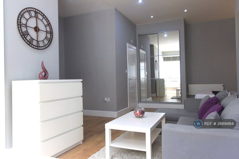 Studio flat in Dudley Street, Luton, LU2 (#2669484)