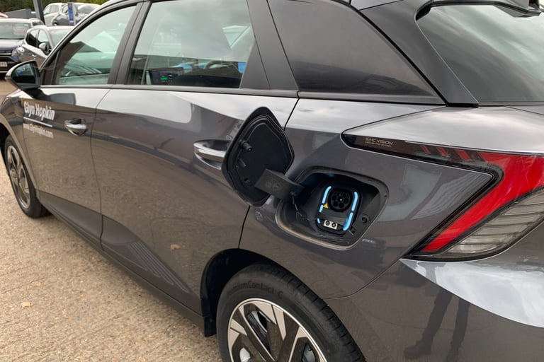 2025 MG MG4 125kW SE [Nav] EV 49kWh 5dr Auto Hatchback Electric Automatic