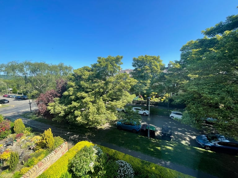 2 Bedroom Flat, Hutchison Crossway, Edinburgh