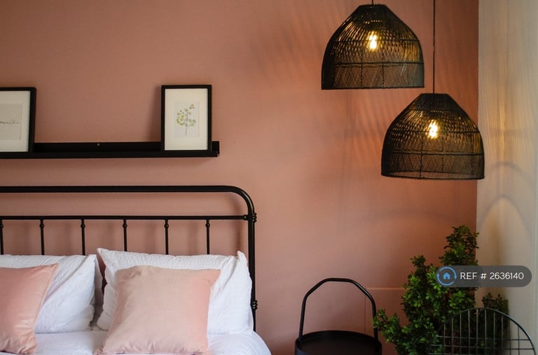 Studio flat in Kensington Gardens Square, London, W2 (#2636140)