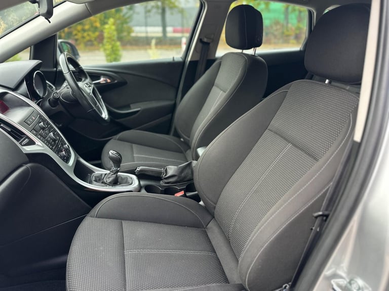 2015 Vauxhall Astra 1.6i SRi Euro 6 5dr HATCHBACK Petrol Manual