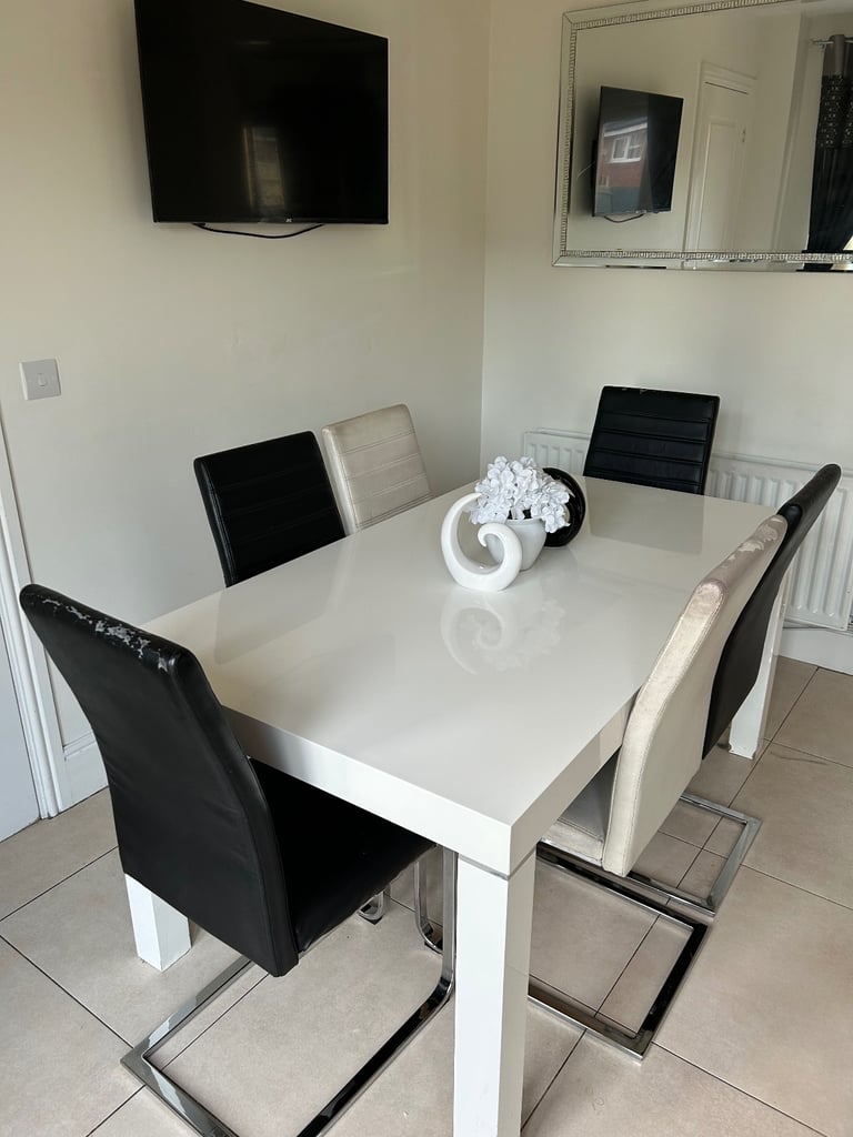 White High Gloss 6 Seater Dining Table