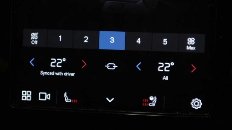 2024 Volvo XC40 2.0 B3 MHEV Plus DCT Auto Euro 6 (s/s) 5dr ESTATE Petrol/Electric Hybrid Automatic