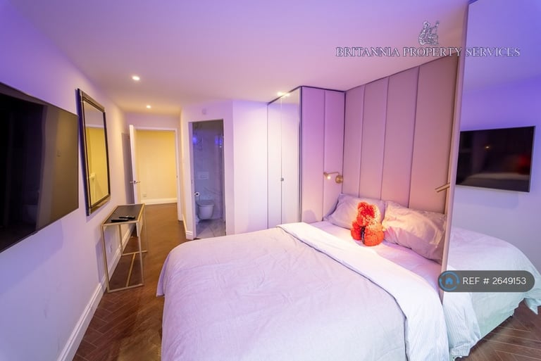 3 bedroom flat in The Mailbox, Birmingham, B1 (3 bed) (#2649153)