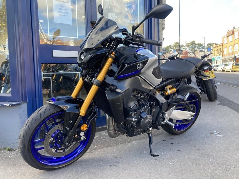 YAMAHA MT-09SP 2022 - FSH - AKRAPOVIC - HEATED GRIPS - TAIL TIDY + MORE