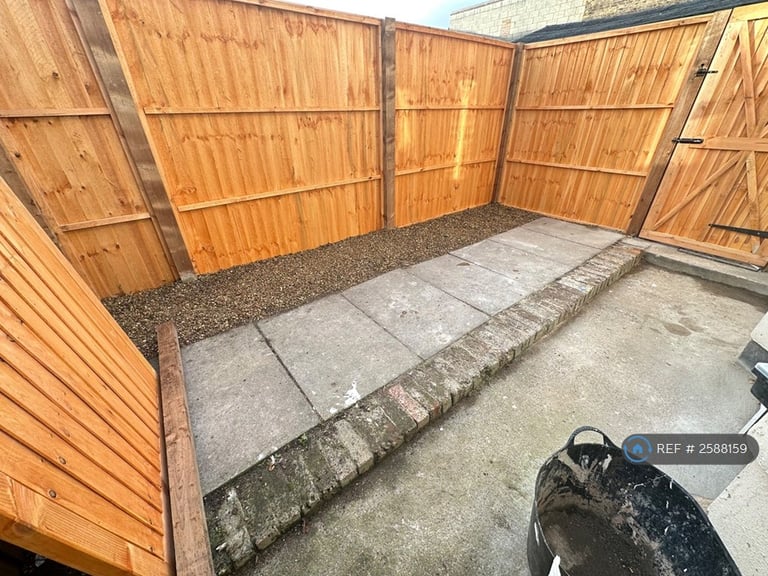 2 bedroom house in Stoke Road, Slough, SL2 (2 bed) (#2588159)