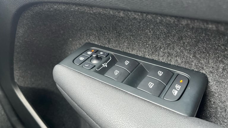 2025 Volvo XC40 2.0 B4 MHEV Plus Black Edition DCT Auto Euro 6 (s/s) 5dr ESTATE Petrol/Electric H...