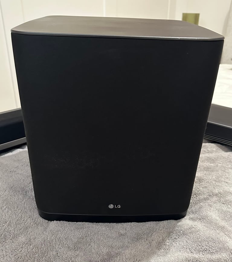 LG Sound bar and subwoofer - surround sound 