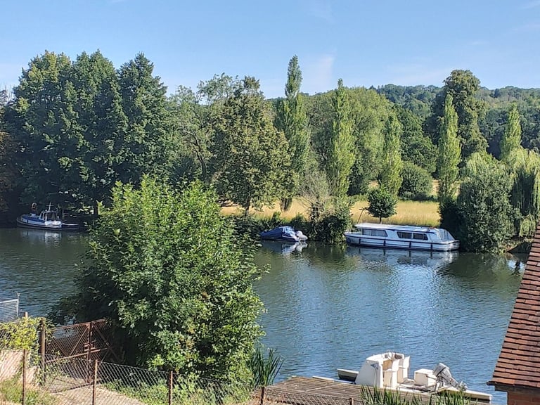 Room to rent in cottage in Pangbourne 
