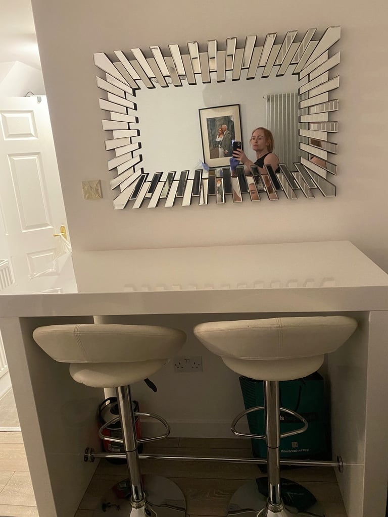 image for White gloss bar table with 2 stools