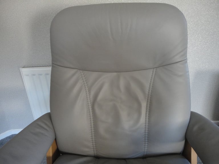 Ekornes stressless large grey leather consul signature recliner chair and footstool