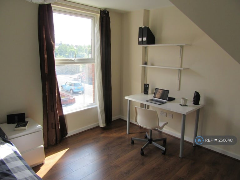 6 bedroom house in Penny Lane, Liverpool, L18 (6 bed) (#2668461)