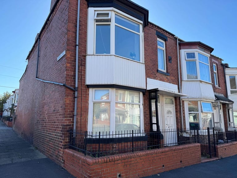 Beautiful 2 bed Ground Floor flat located on Dean Road, South Shields, NE33