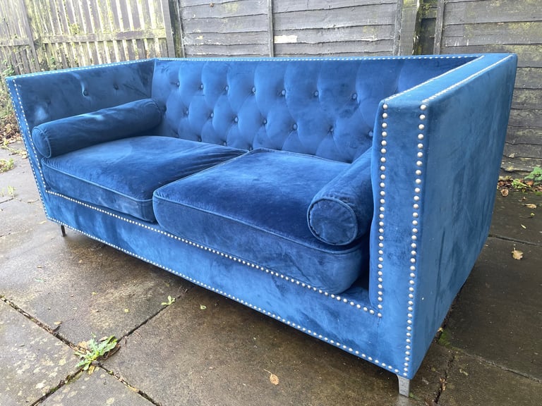 Lovely blue velvet stuffed sifa