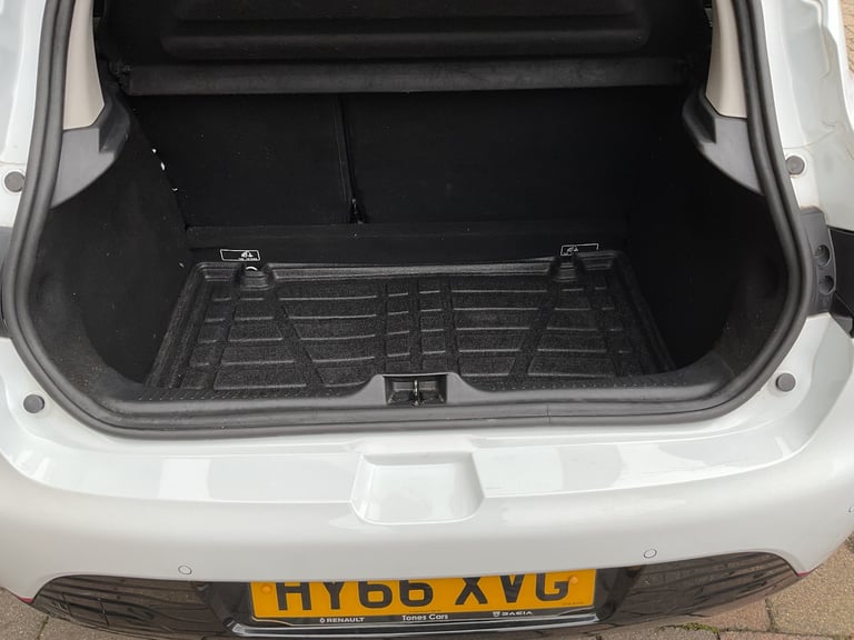 2016 (66) Renault Clio 1.5 dci Dynamique Nav S. 5 Door Diesel. FSH. Excellent Condition.