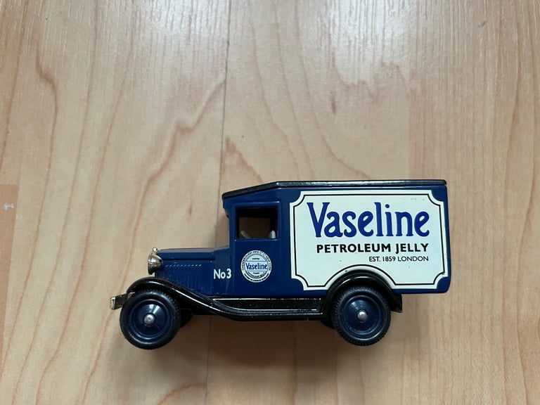 Bundle of die-cast models 