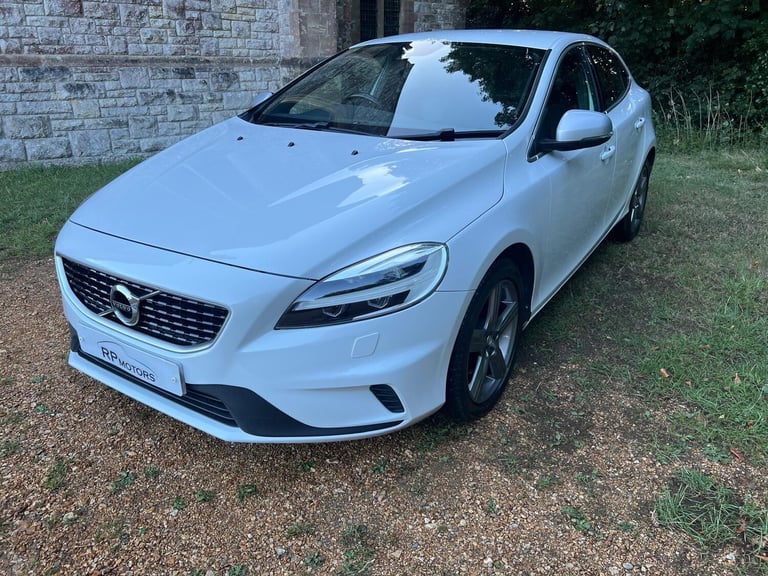 2018 Volvo V40 2.0 T2 R-Design Euro 6 (s/s) 5dr HATCHBACK Petrol Manual