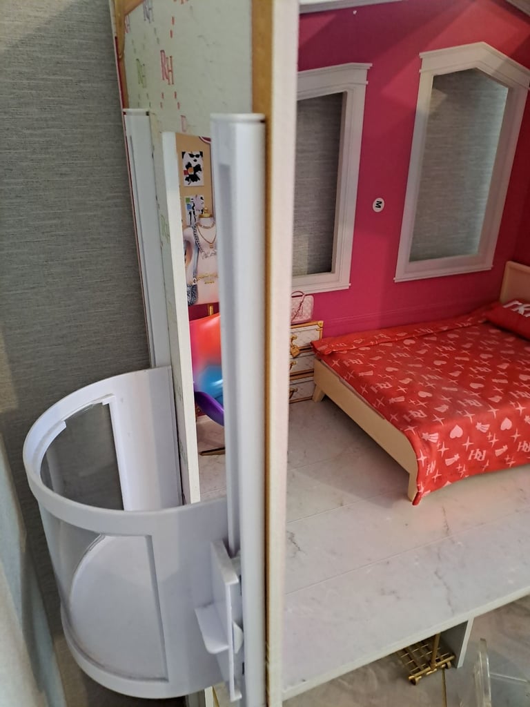 Rainbow high dolls house complete 