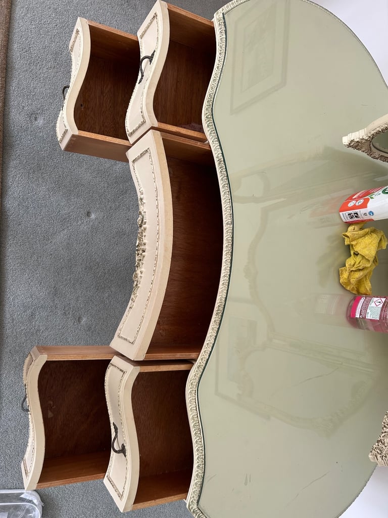 Dressing table