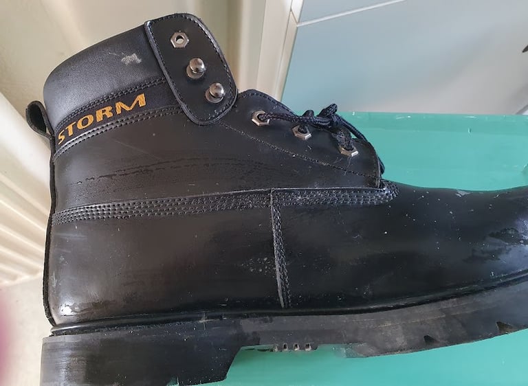 STORM STEEL TOE BOOTS
