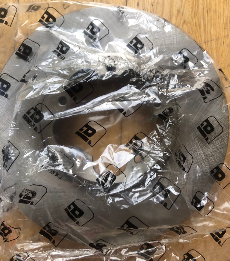 2017 transit custom front discs and pads brand new as seen in pics 